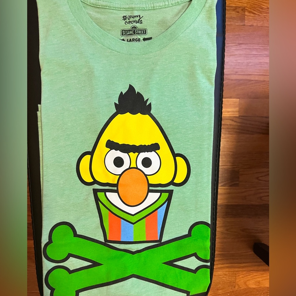 Johnny Cupcakes Sesame Street Bert Crossbones T-Shirt Size Lare. New Never Worn